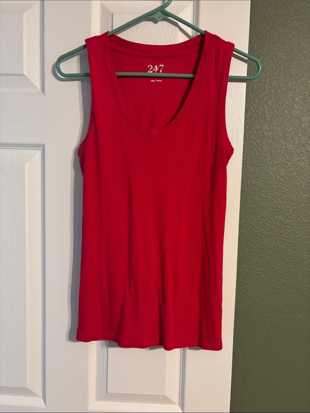 Women's Red Scoop Neck Tank Top - Classic Everyday Layering